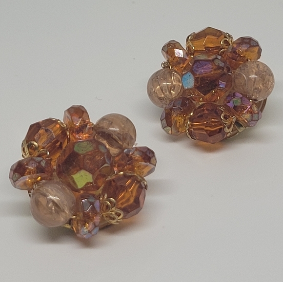 Vintage Jewelry - VINTAGE Cluster Beaded Iridescent Clip-On Earrings